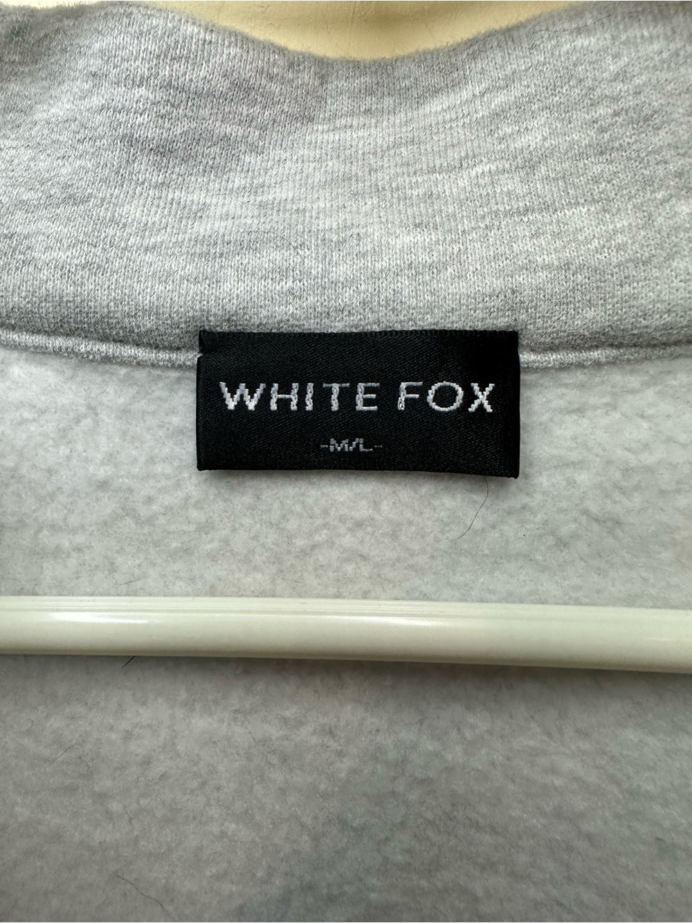White Fox pullover - Picture 4 of 6